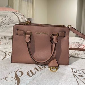 Michael Kors Crossbody.